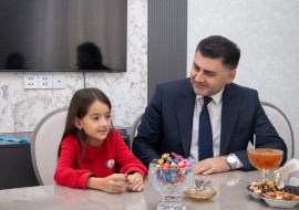 Rəşad Məhərrəmov şəhid baş leytenant Şahid Əhmədlinin ailəsini ziyarət edib